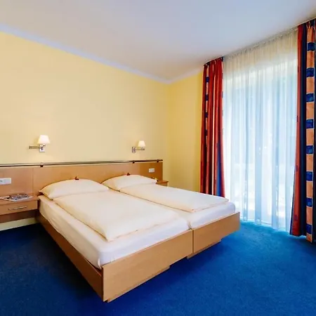 Graf Lehndorff Zur Messe Szálloda 3*