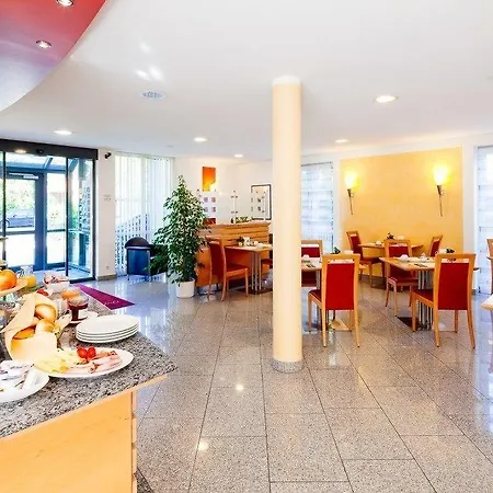 Graf Lehndorff Zur Messe